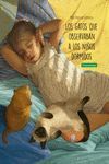 LOS GATOS QUE OBSERVABAN A LOS NIOS DORMIDOS